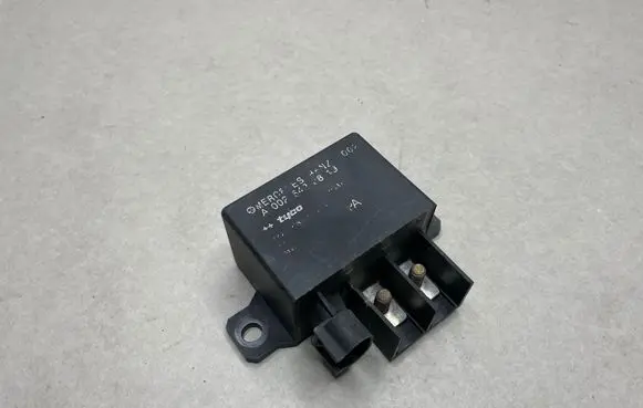 Mercedes-Benz E W211 Charging relay A0025423819