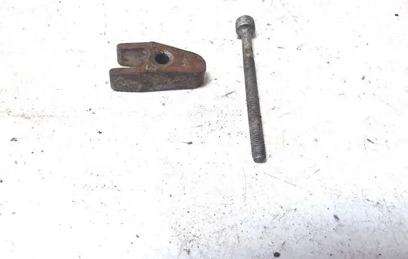 Mercedes-Benz ML W164 Fuel Injector clamp holder 