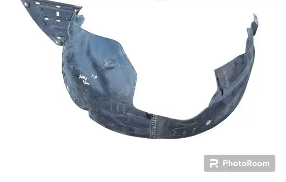 Front wheel arch liner splash guards