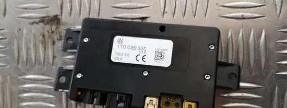 Volkswagen Touran I Aerial antenna amplifier 1t0035530