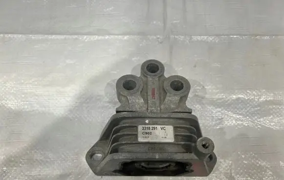 Fiat 500L Gearbox mounting bracket 51921642