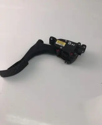 Volkswagen Amarok Accelerator throttle pedal bracket 6Q1723503P