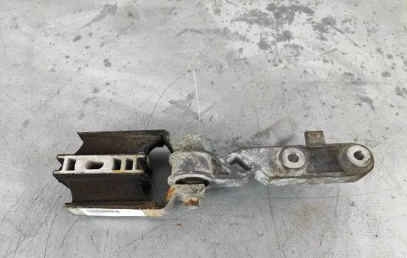 Volvo XC60 Engine mount bracket 31330594