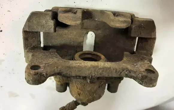 Volkswagen PASSAT B6 Front brake caliper