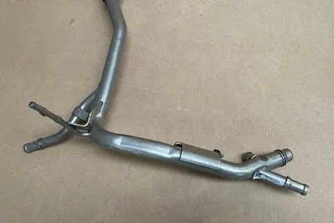 Engine coolant pipe/hose