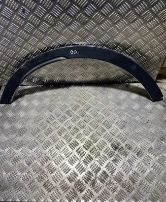 Rear fender molding trim