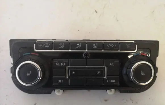 Volkswagen Golf VI Climate control unit 5K0907044BD 5HB00974631 SW0608