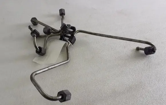 Jaguar E-Pace Fuel injector supply line/pipe Z947