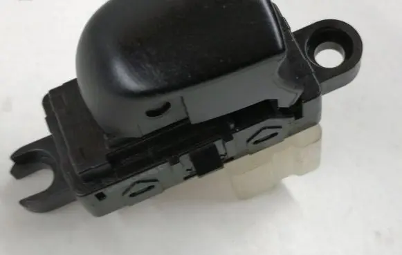 Nissan Qashqai Electric window control switch 16904SD