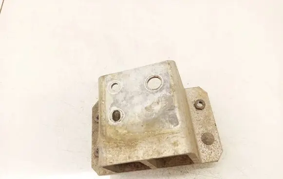 Toyota RAV 4 (XA30) Front bumper mounting bracket 