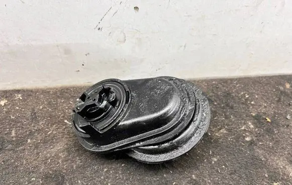 Volkswagen Sharan Oil filler cap 7M3103179