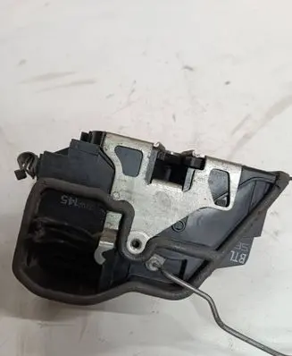 BMW X5 E70 Front door lock 9754