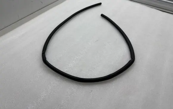 Tesla Model 3 Rubber seal front door (on door) 1090493 150005859606100A