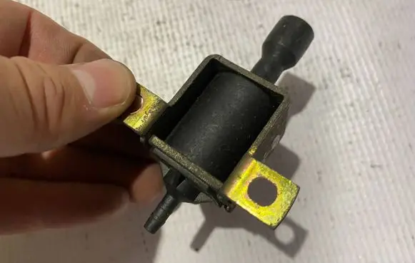 Mercedes-Benz E W210 Turbo solenoid valve a0015408697 0015408697
