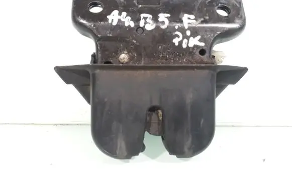 Audi A4 S4 B5 8D Tailgate/trunk/boot lock/catch/latch 8D9827520A