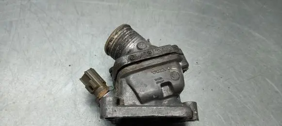 Volvo V70 Thermostat housing 30650022