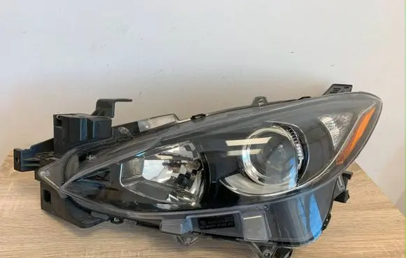 Mazda 3 II Headlight/headlamp MZ270 MZ271