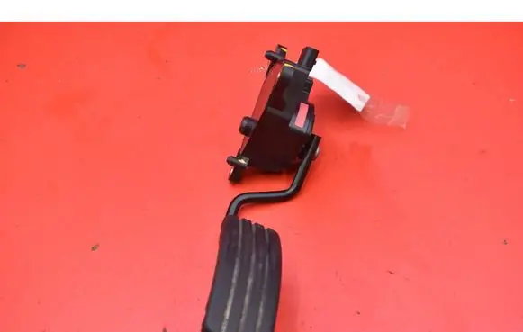 Renault Clio III Accelerator throttle pedal 8200297335