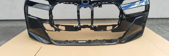BMW 7 G70 Front bumper 8081544 841757 15857711