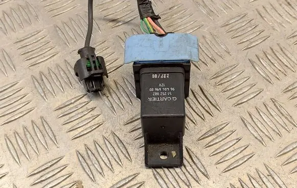 Citroen C5 Glow plug pre-heat relay 9640469680 51252002 22708