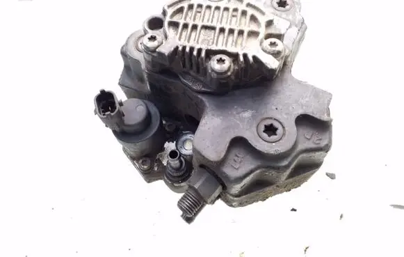 Volvo XC70 Fuel injection high pressure pump 8689590 0445010043