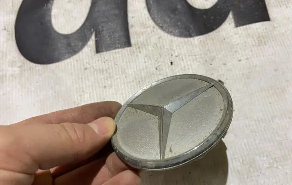 Mercedes-Benz E W211 Original wheel cap a2204000125