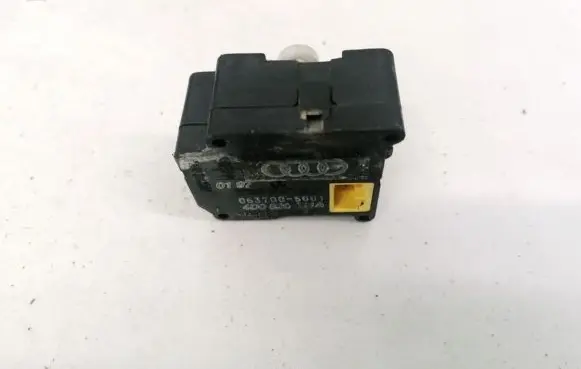 Audi A8 S8 D2 4D Air flap motor/actuator 4D0820511A 0637005001