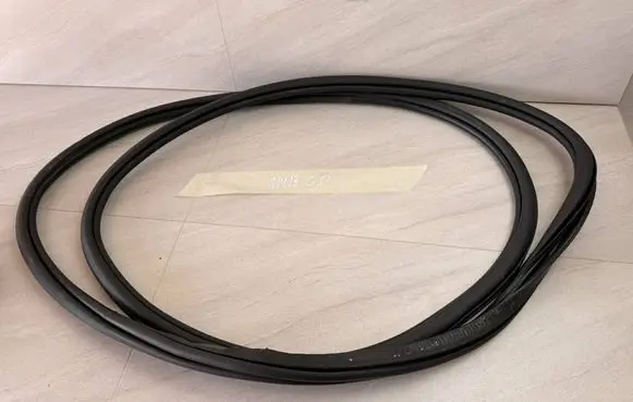 Volkswagen Touran III Rear door rubber seal (on body) 5TA867914B
