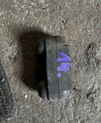 BMW 7 E65 E66 Radiator mount bracket 1439113