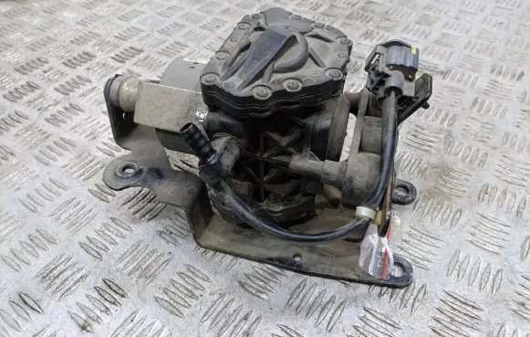 Tesla Model S Master brake cylinder