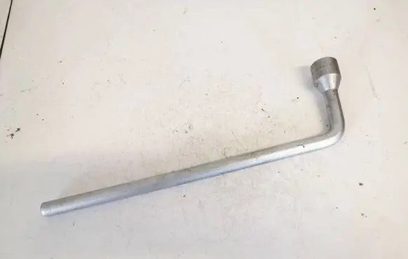 Mercedes-Benz C W203 Wheel nut wrench 