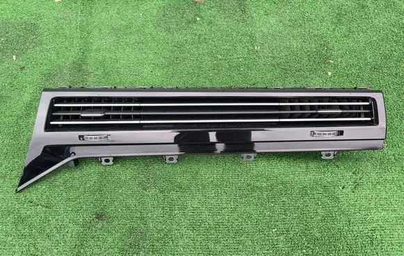 Volkswagen Touareg III Dash center air vent grill 761858416