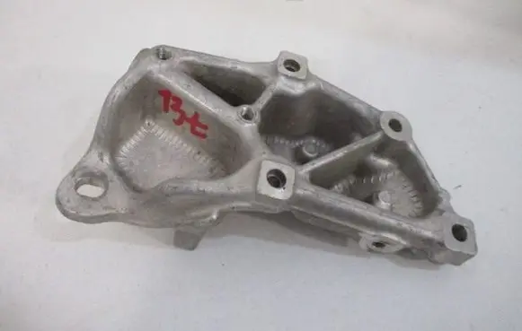 Peugeot 108 Engine mounting bracket B000677380