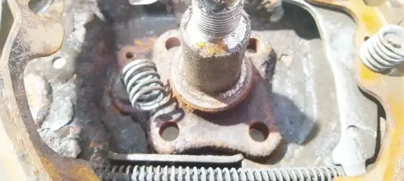 Suzuki Swift I Stub axle 