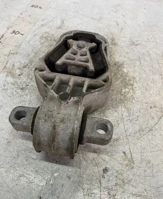 Mercedes-Benz CLA C117 X117 W117 Engine mount bracket