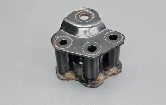 Mazda 3 III Engine mounting bracket