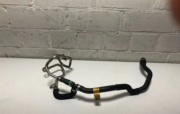 Engine coolant pipe/hose
