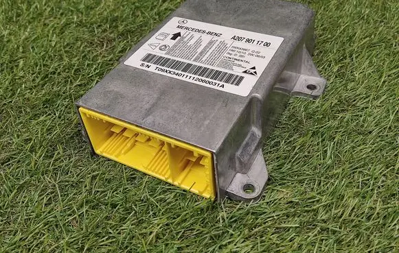 Mercedes-Benz C W204 Airbag control unit/module A2079011700 5WK43967