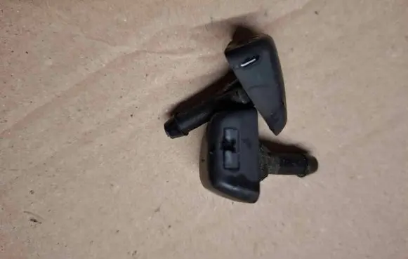 Volvo S80 Windshield washer spray nozzle 0390