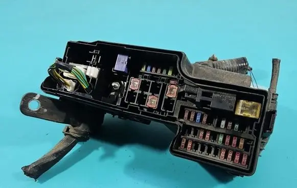 Toyota Aygo AB40 Fuse box set 821110HL10C IMPRK1544974
