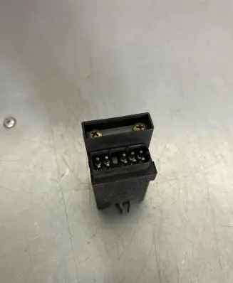 BMW 5 E39 Glow plug pre-heat relay 2246473 72RB501 1221