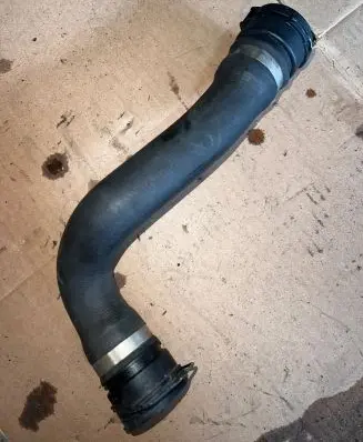 Engine coolant pipe/hose