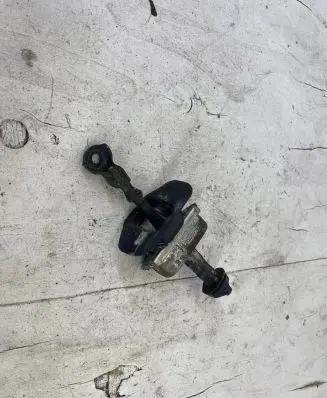 Opel Astra J Front door check strap stopper 13363546