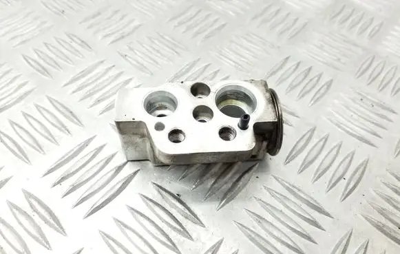 Audi A3 S3 A3 Sportback 8P Air conditioning (A/C) expansion valve 1K2820103