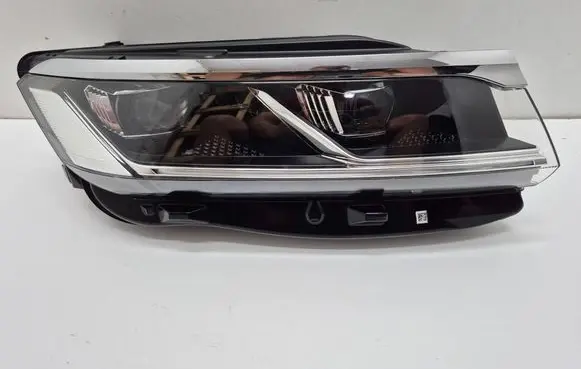 Volkswagen Touareg III Headlight/headlamp 761941036B