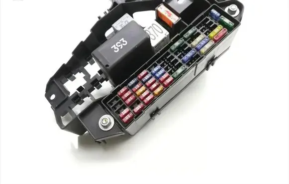 Audi A2 Fuse module 8Z2937503
