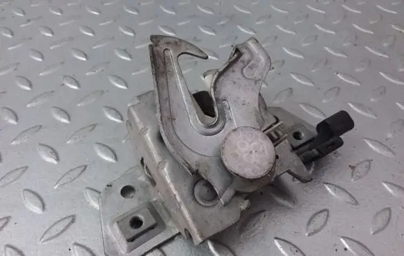 Volvo S40 Engine bonnet/hood lock/catch 30716530 30716529