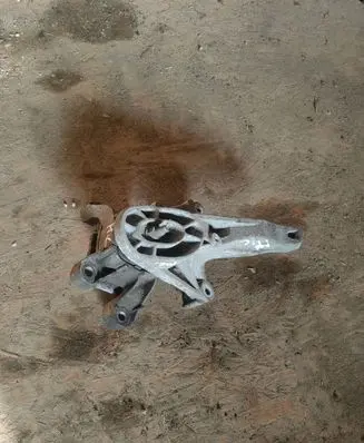Mini Cooper Countryman R60 Engine mount bracket