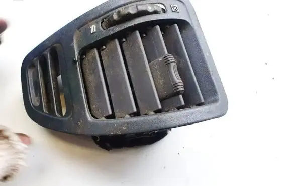 Mazda 323 Dash center air vent grill bs3490002
