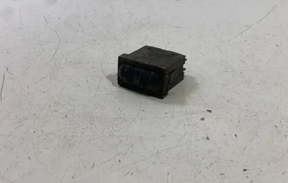 Volkswagen PASSAT B4 Seat heating switch 3A0963563